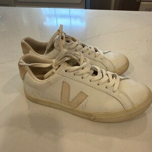 Veja Cream and White Low-Top Leather Sneakers